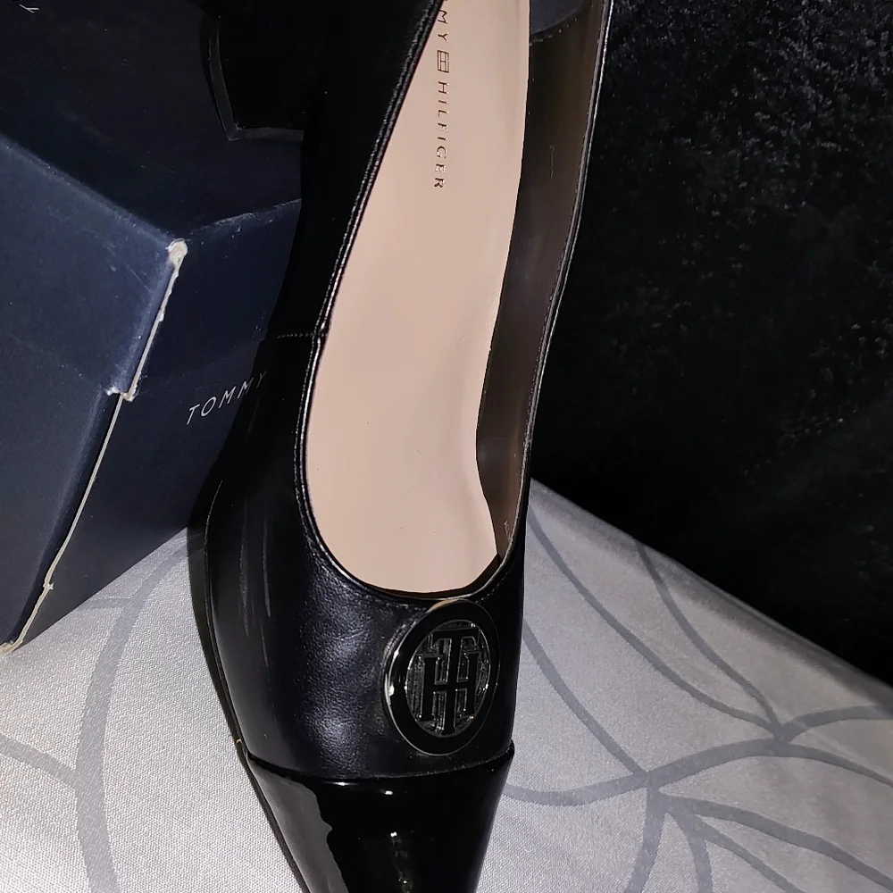 Tommy Hilfiger Women's Black Pumps with silver heel trim Size 6.5 - Picture 11 of 16
